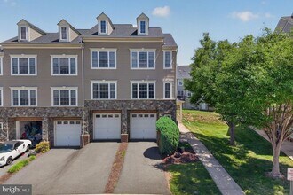 Building Photo - 2819 Chinkapin Oak Ln