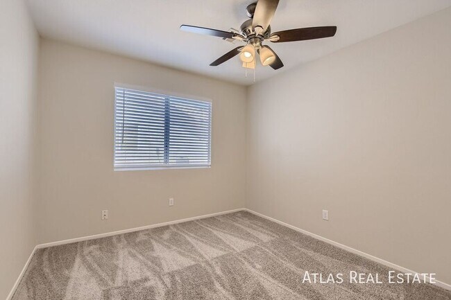 Building Photo - 1833 Fan Fare Dr