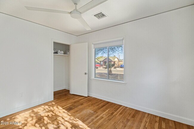 Building Photo - 1950 W Palm Ln