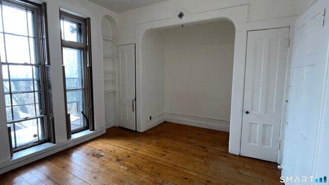 Building Photo - 49 Edgewood Way