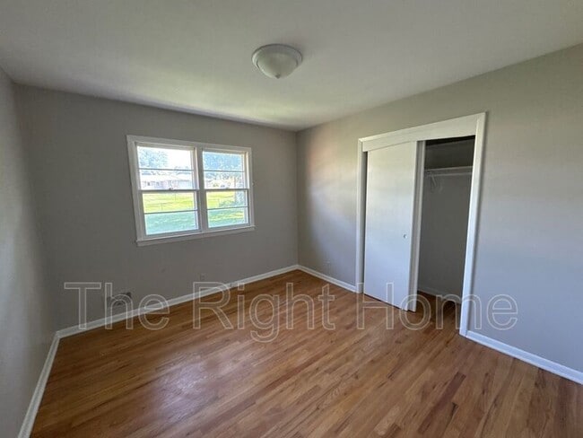 Building Photo - 4460 Shady Ln Cir
