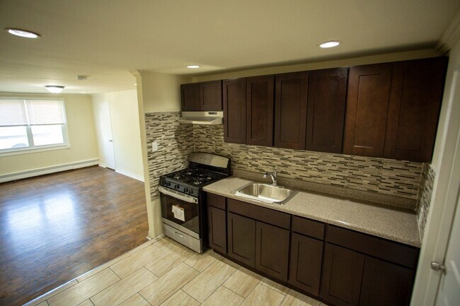 Building Photo - NEWLY RENOVATED 1 BEDROOM APARTMENT - 6430 1/2 TULIP ST