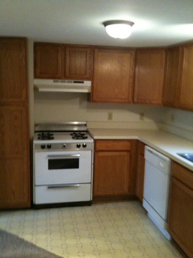 Kitchen - 161 E 4th St