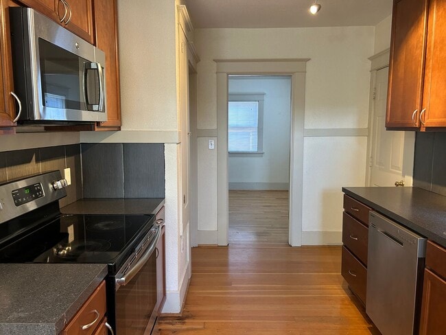 Building Photo - Updated Vintage Home