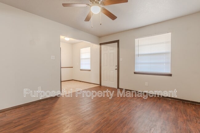 Building Photo - 516 N Ponca Ave