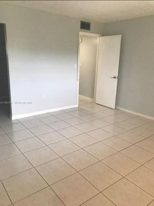 Building Photo - 210 NW 87th Ave