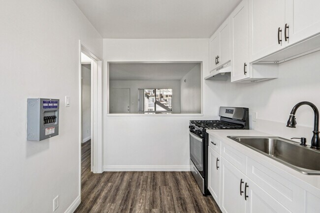 Floorplan - 15444-15454 Chatsworth St.