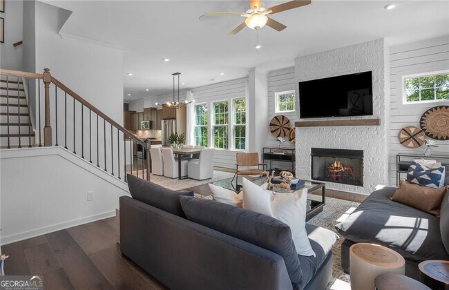 Building Photo - 820 Snider Walk NE