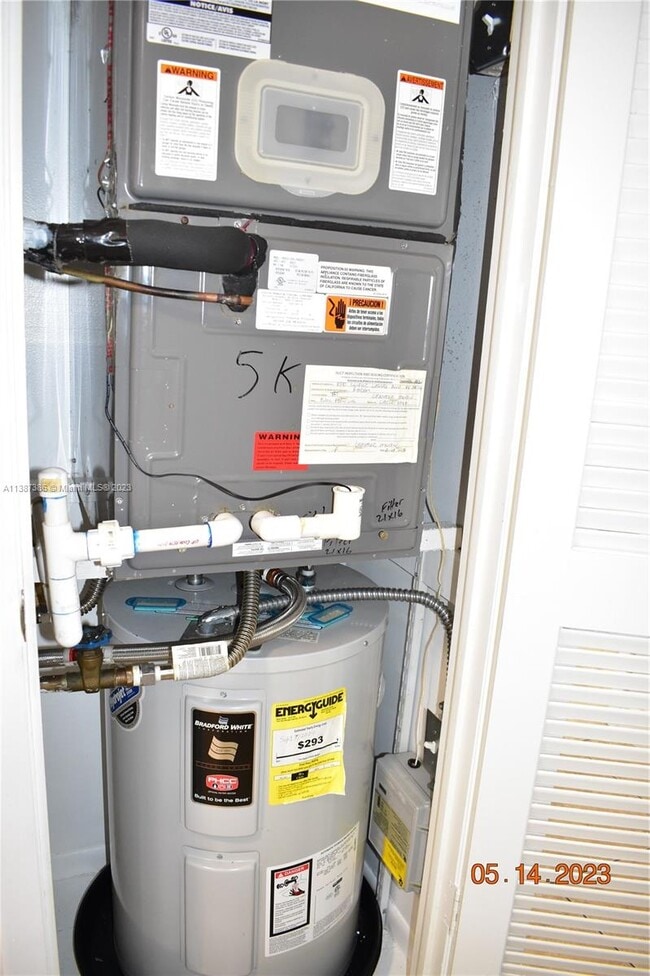 Building Photo - 8590 Sunrise Lakes Blvd