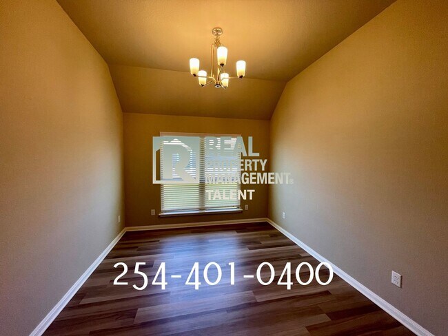 Building Photo - DEAL ALERT!!! 3 Bedroom, 2 Bathroom Home f...