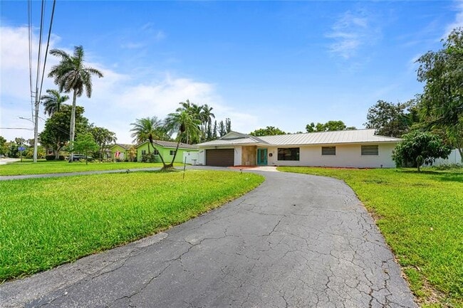 Building Photo - 1120 E Tropical Way