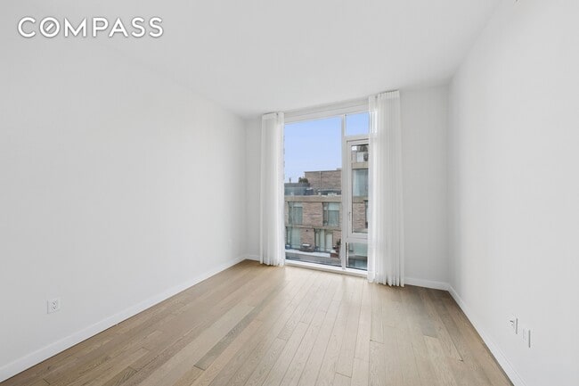 Building Photo - 505-513 W 43rd St