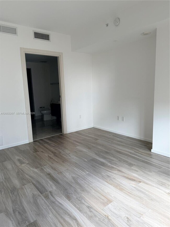 Building Photo - 801 S Miami Ave