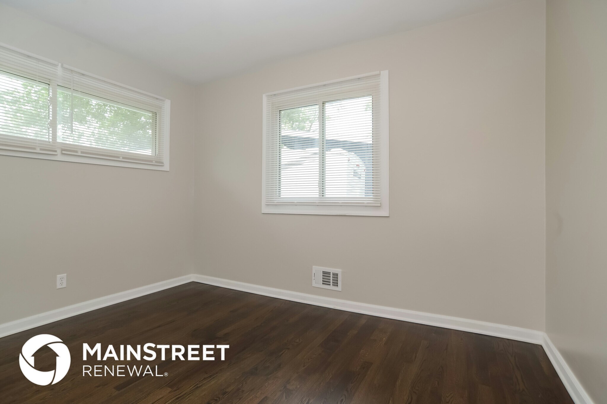 Building Photo - 6852 N Montrose Ave