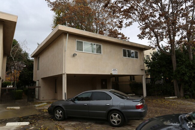 Building Photo - Capitol Court Apartments