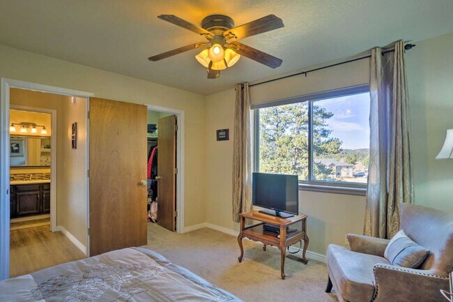 Building Photo - 920 Ponderosa Way