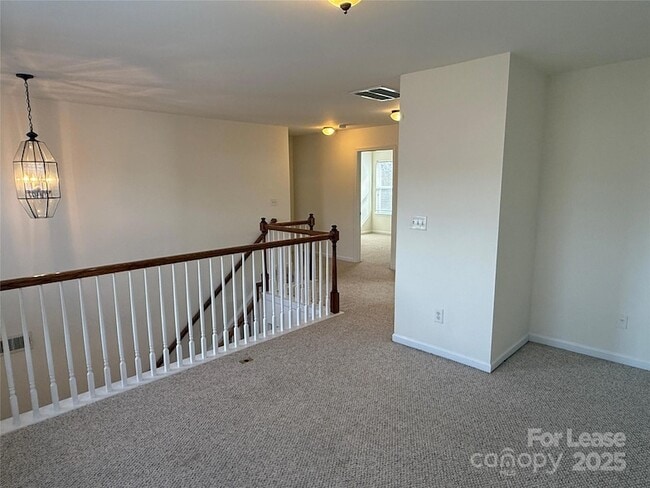 Building Photo - 5008 Centerview Dr