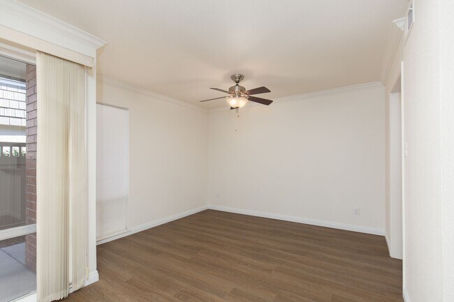 Building Photo - 1 bedroom unity in luxury guard gated community near the Strip