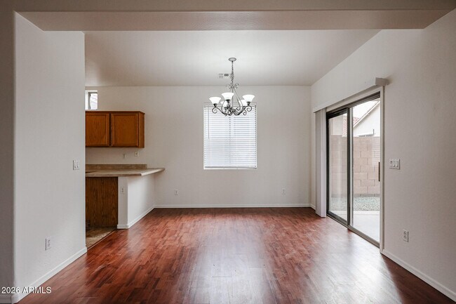 Building Photo - 961 E Redondo Dr