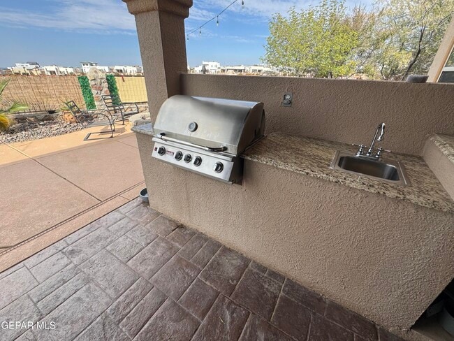 Building Photo - 7381 Black Mesa Dr