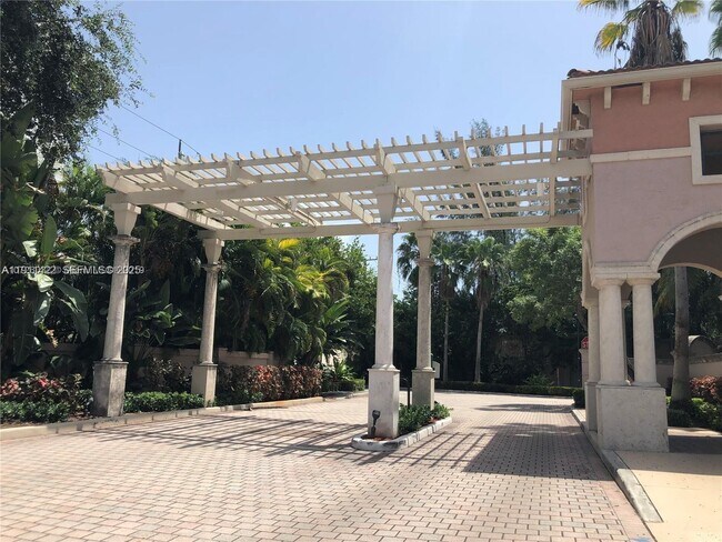 Building Photo - 2039 SE 10th Ave