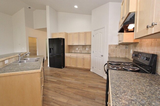Building Photo - Spacious Home In A Beautiful Neighborhood!