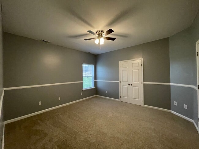 Building Photo - Lovely Single Family House with New Flooring & Paint! 2-Car Garage