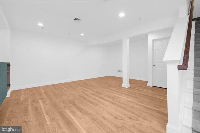 Building Photo - 105 N Yeingst Dr