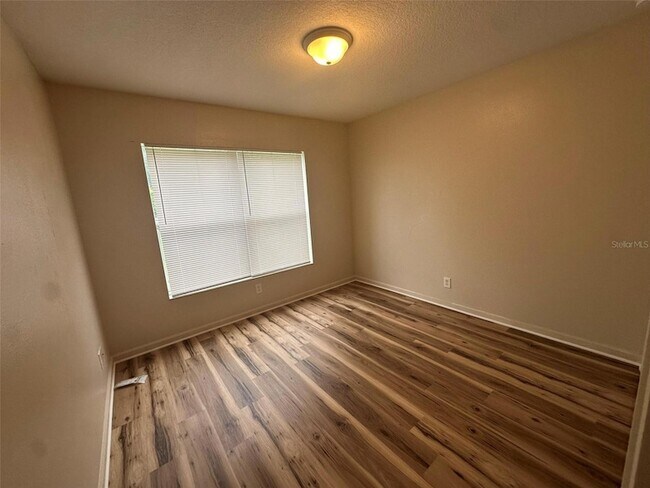 Building Photo - 14757 Wake Robin Dr