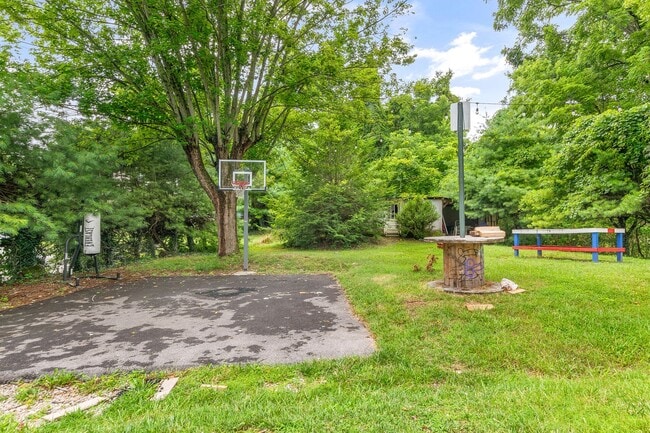 Building Photo - 1313 Giles Rd