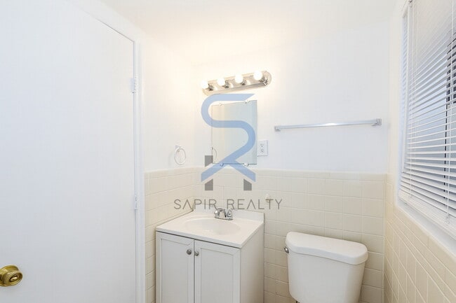 Building Photo - Move in before December 15th and get $100 OFF your rent for the first 3 months — PLUS a $250 Amaz...