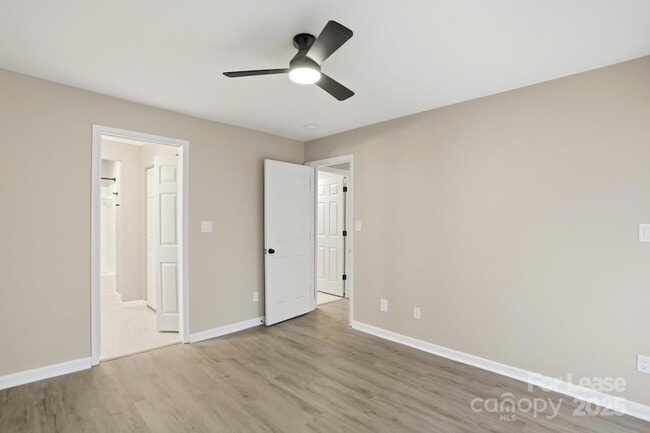 Building Photo - 2500 Cranbrook Ln