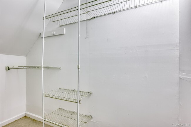 Building Photo - 23 Gladys Dr