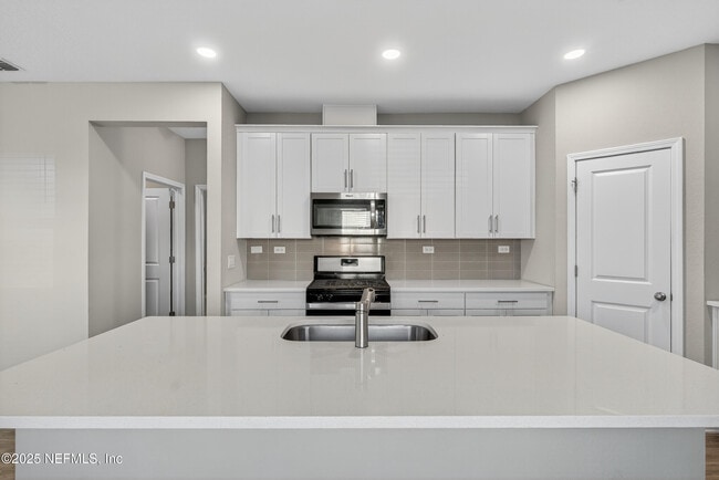 Building Photo - 75598 Blackbird Dr