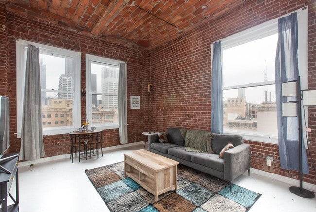 Building Photo - 215 W 7th St