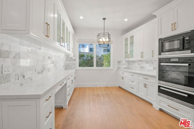 Building Photo - 1153 S Clark Dr