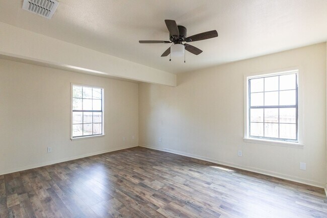 Building Photo - 2233 Fannin St
