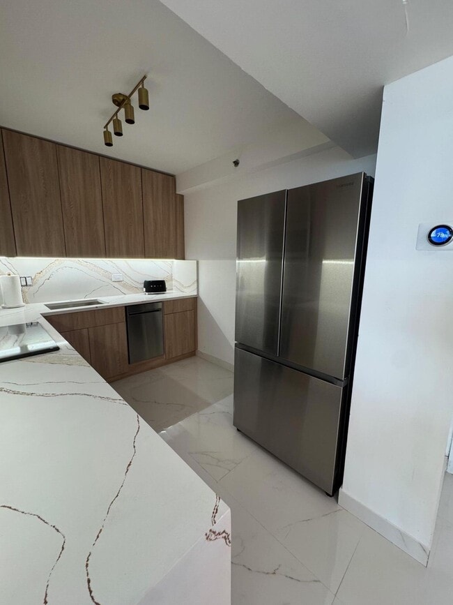 Building Photo - 20515 E Country Club Dr