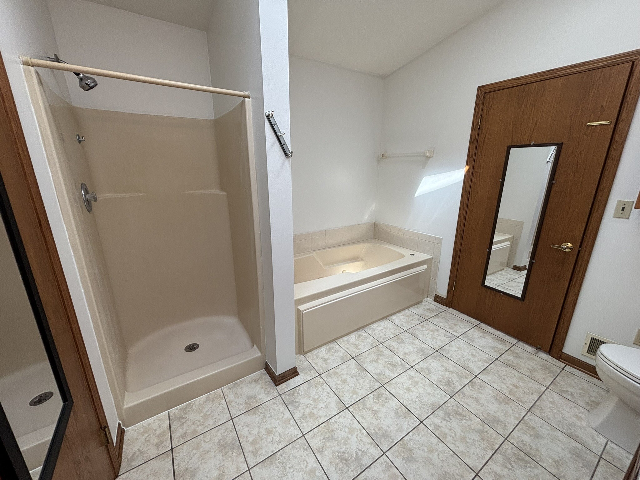 Full Bath - S81W17170 Moonlight Ln