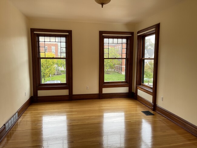 Living Room with lots of light - 596 Niagara St