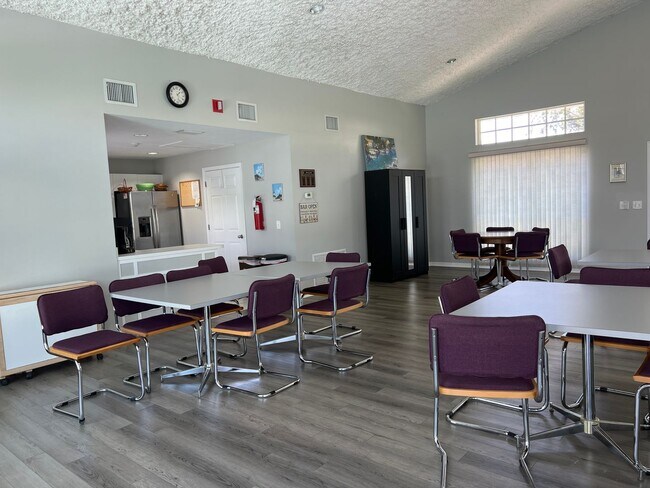 Building Photo - Fabulous Newly available Seasonal Rental i...