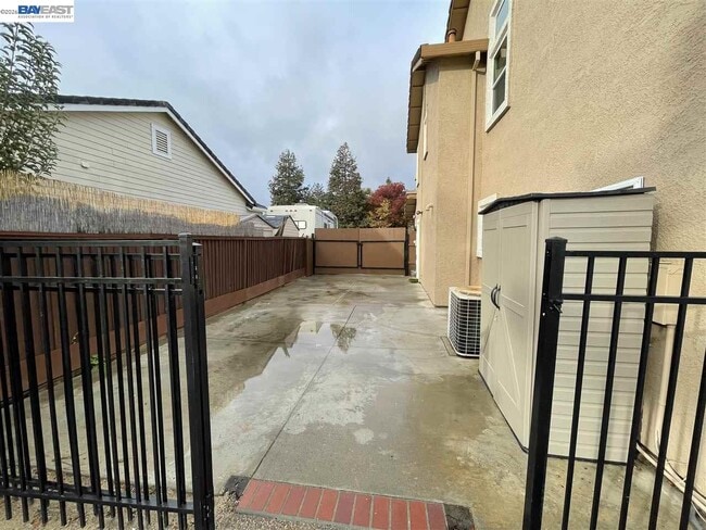 Building Photo - 1393 Arrowhead Ave