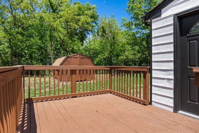 Building Photo - 7 Coville Dr