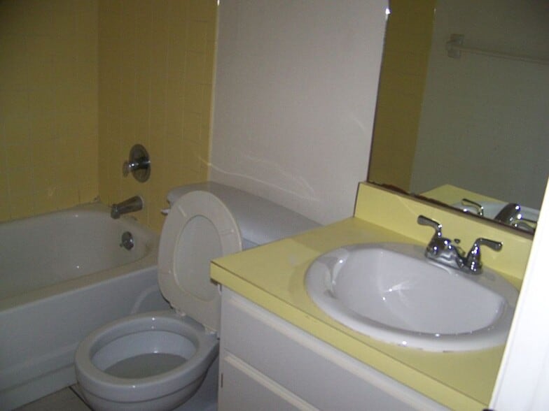 Building Photo - 2001 San Marcos Dr SE