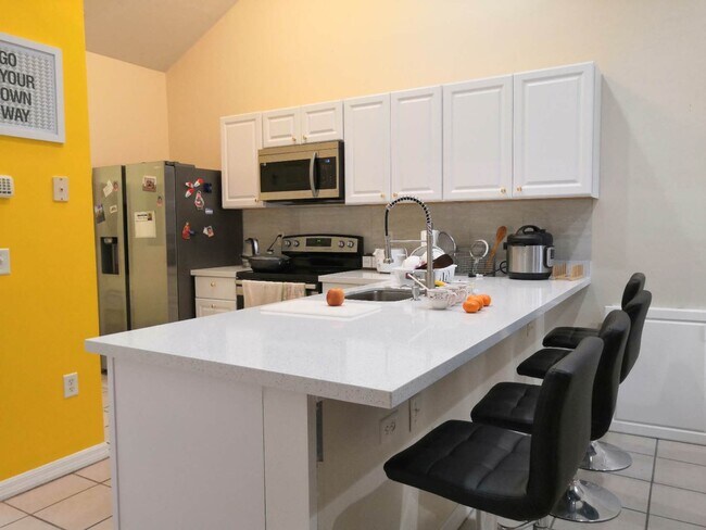 Building Photo - 13200 W Newberry Rd