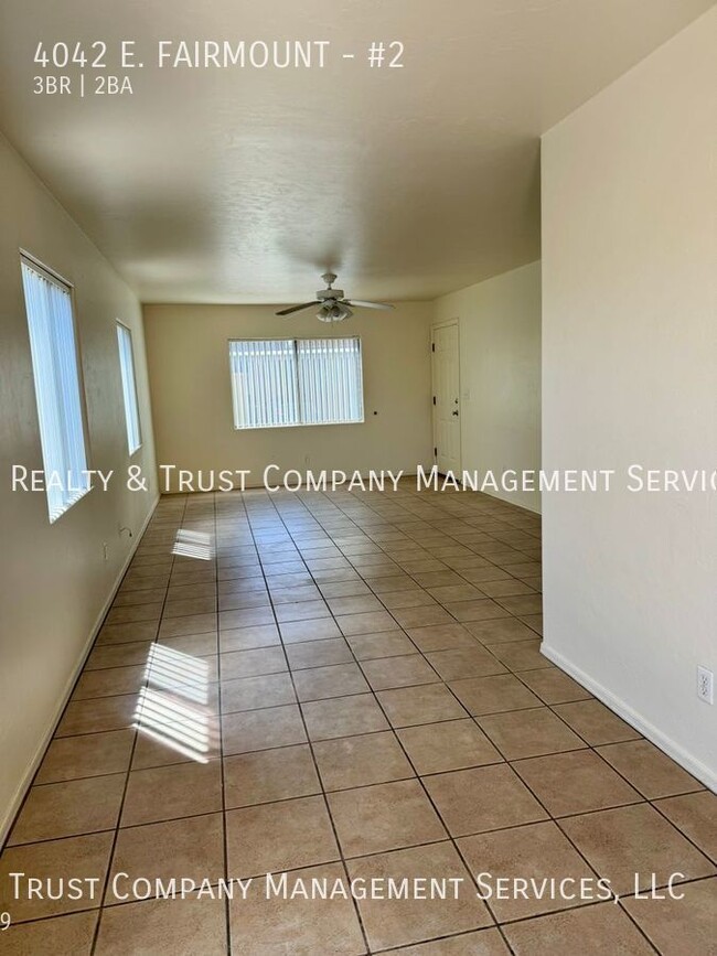 Building Photo - Spacious 3-bedroom unit!