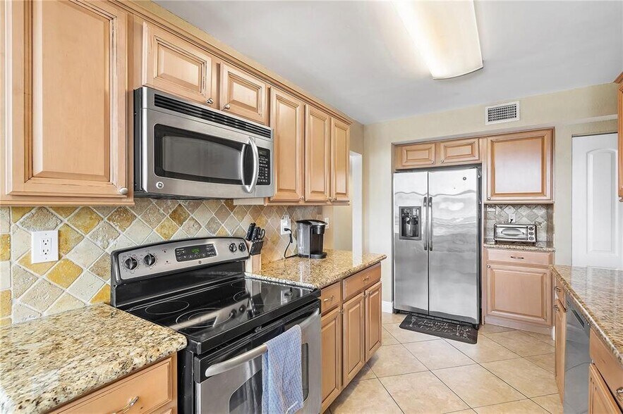 Primary Photo - 1401 S Ocean Dr