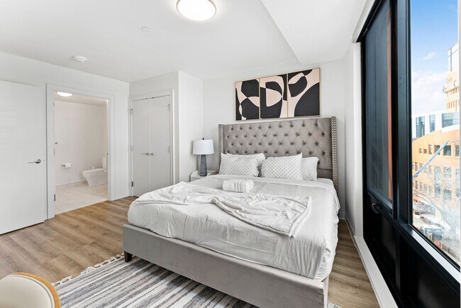 Building Photo - 284 Western Ave