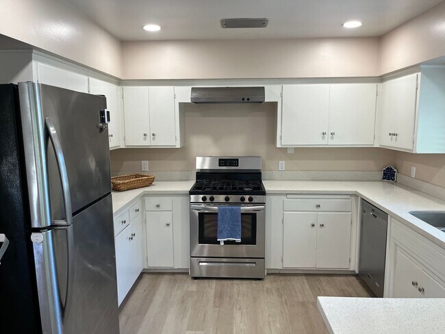Building Photo - Los Gatos Living Just Minutes from Downtown & New Whole Foods