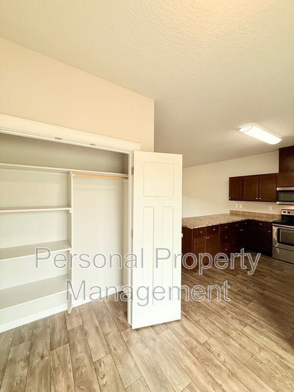 Building Photo - 12600 NE 49th St